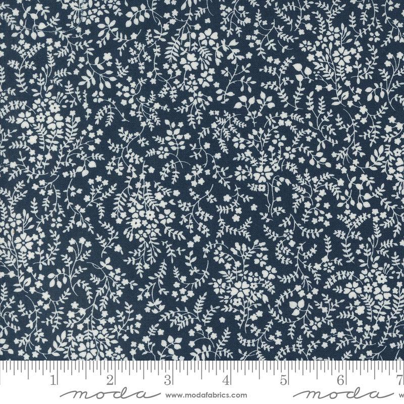 Shoreline Breeze Small Floral in Navy