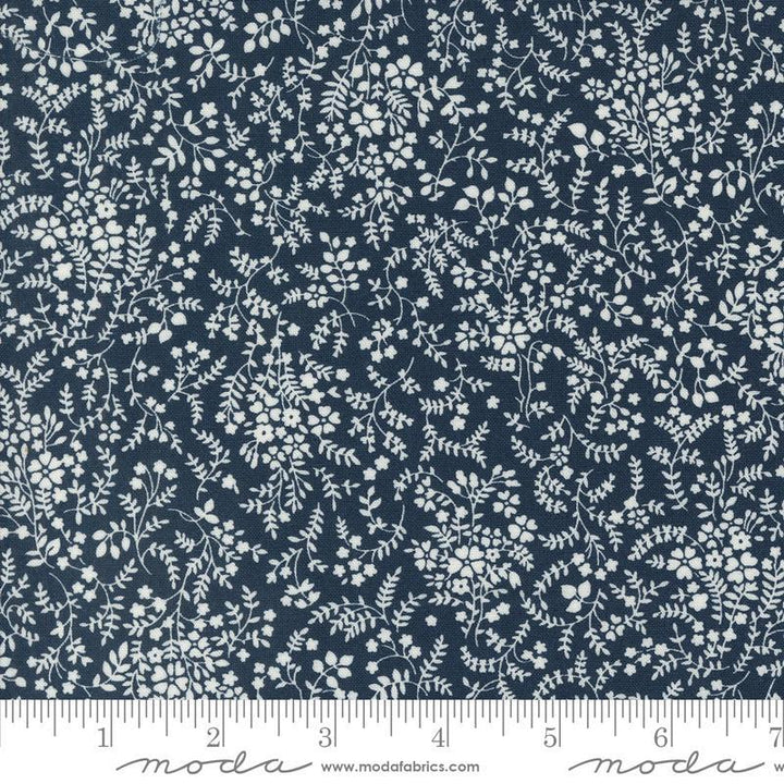 Shoreline Breeze Small Floral in Navy