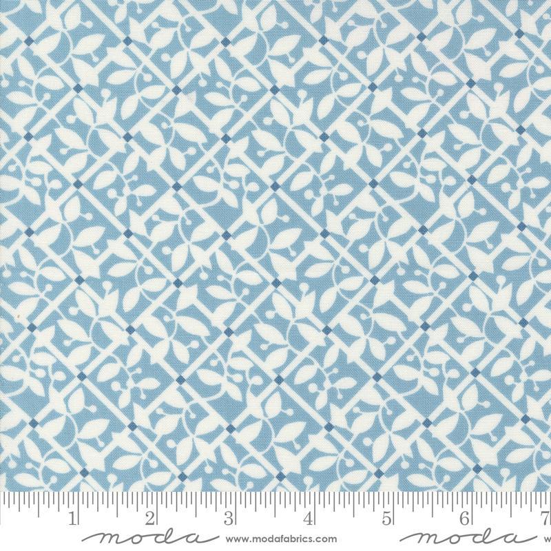 Shoreline Lattice Floral in Light Blue