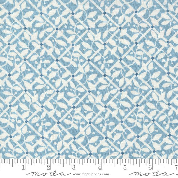 Shoreline Lattice Floral in Light Blue
