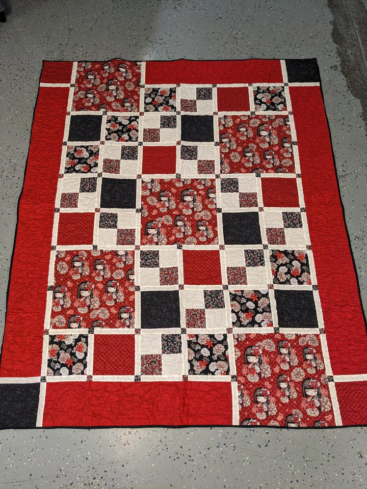 Store Sample Girls Quilt in Red & Black 61 x 74 inches
